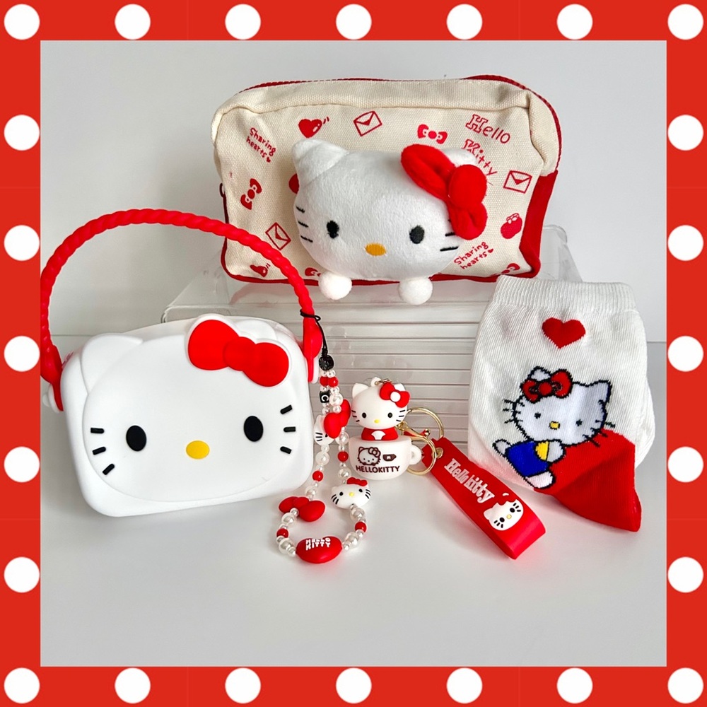 ❤️(HK306) Hello Kitty Adorable 5-Piece Travel Bundle!